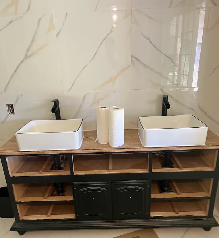 Double vessel-sink vanity